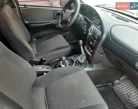 Серый Шевроле Нива, объемом двигателя 1.7 л и пробегом 180 тыс. км за 4500 $, фото 5 на Automoto.ua