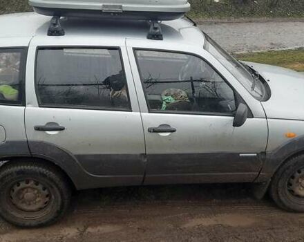 Серый Шевроле Нива, объемом двигателя 1.7 л и пробегом 110 тыс. км за 4800 $, фото 2 на Automoto.ua