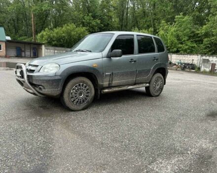 Серый Шевроле Нива, объемом двигателя 1.7 л и пробегом 276 тыс. км за 4000 $, фото 1 на Automoto.ua