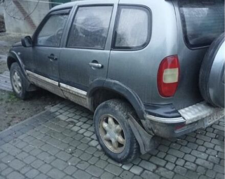 Серый Шевроле Нива, объемом двигателя 0 л и пробегом 200 тыс. км за 1600 $, фото 1 на Automoto.ua