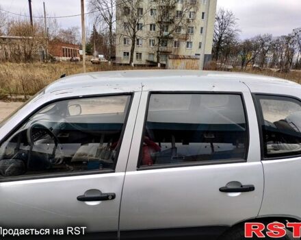 Серый Шевроле Нива, объемом двигателя 1.7 л и пробегом 167 тыс. км за 3200 $, фото 5 на Automoto.ua