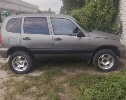 Сірий Шевроле Нива, об'ємом двигуна 1.7 л та пробігом 310 тис. км за 3200 $, фото 10 на Automoto.ua