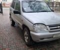 Серый Шевроле Нива, объемом двигателя 1.7 л и пробегом 250 тыс. км за 2500 $, фото 1 на Automoto.ua