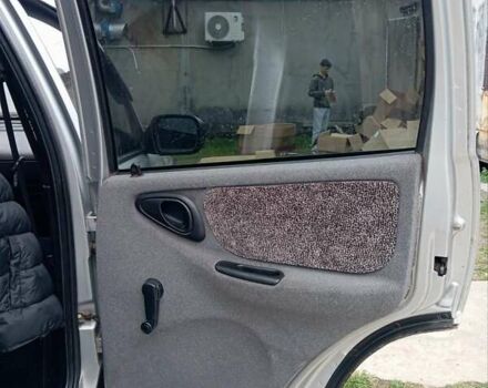 Сірий Шевроле Нива, об'ємом двигуна 1.7 л та пробігом 179 тис. км за 4499 $, фото 3 на Automoto.ua