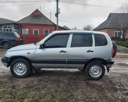 Серый Шевроле Нива, объемом двигателя 1.9 л и пробегом 205 тыс. км за 3000 $, фото 7 на Automoto.ua