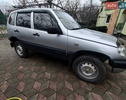 Серый Шевроле Нива, объемом двигателя 1.7 л и пробегом 147 тыс. км за 3200 $, фото 6 на Automoto.ua