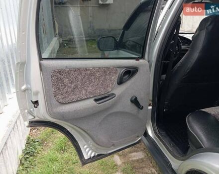 Сірий Шевроле Нива, об'ємом двигуна 1.7 л та пробігом 179 тис. км за 4499 $, фото 2 на Automoto.ua