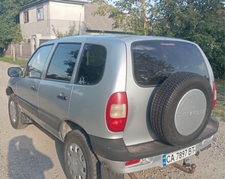 Сірий Шевроле Нива, об'ємом двигуна 1.7 л та пробігом 180 тис. км за 2900 $, фото 1 на Automoto.ua
