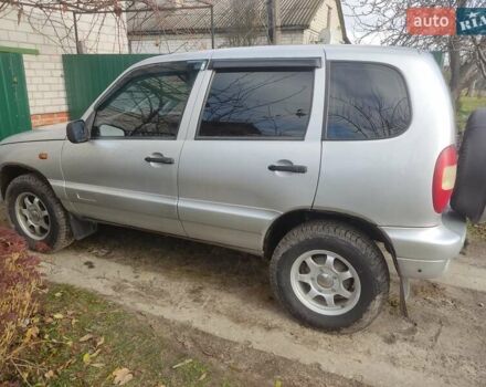 Серый Шевроле Нива, объемом двигателя 1.69 л и пробегом 226 тыс. км за 3700 $, фото 1 на Automoto.ua