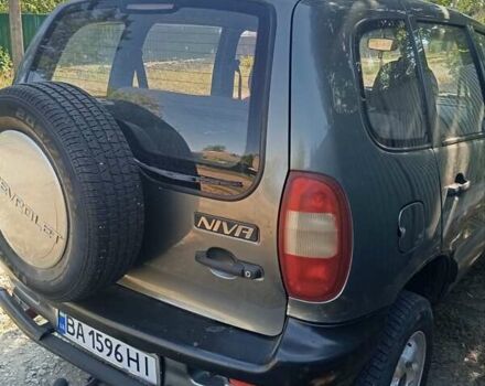 Серый Шевроле Нива, объемом двигателя 1.69 л и пробегом 170 тыс. км за 3200 $, фото 6 на Automoto.ua