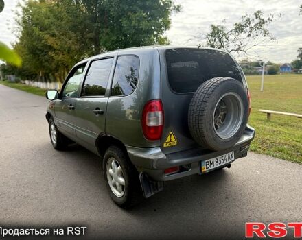 Серый Шевроле Нива, объемом двигателя 1.7 л и пробегом 125 тыс. км за 3350 $, фото 2 на Automoto.ua