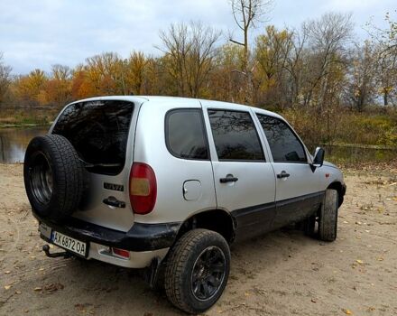 Сірий Шевроле Нива, об'ємом двигуна 1.7 л та пробігом 242 тис. км за 2400 $, фото 3 на Automoto.ua
