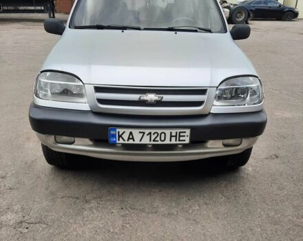 Сірий Шевроле Нива, об'ємом двигуна 1.7 л та пробігом 344 тис. км за 3100 $, фото 2 на Automoto.ua