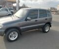 Серый Шевроле Нива, объемом двигателя 1.7 л и пробегом 130 тыс. км за 4000 $, фото 1 на Automoto.ua