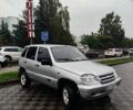 Серый Шевроле Нива, объемом двигателя 1.7 л и пробегом 250 тыс. км за 3300 $, фото 1 на Automoto.ua