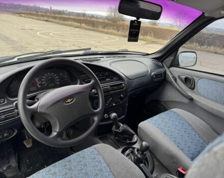 Серый Шевроле Нива, объемом двигателя 1.7 л и пробегом 119 тыс. км за 3150 $, фото 2 на Automoto.ua