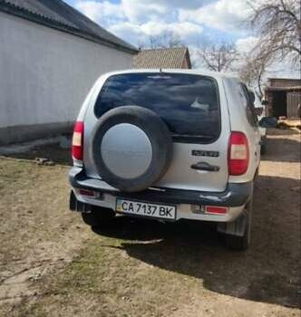 Серый Шевроле Нива, объемом двигателя 1.7 л и пробегом 180 тыс. км за 5000 $, фото 2 на Automoto.ua