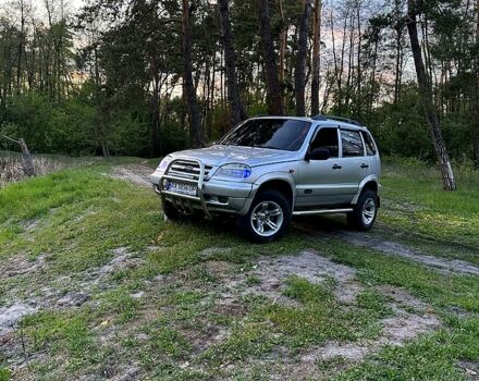 Серый Шевроле Нива, объемом двигателя 1.7 л и пробегом 200 тыс. км за 4500 $, фото 3 на Automoto.ua