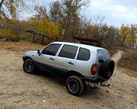 Сірий Шевроле Нива, об'ємом двигуна 1.7 л та пробігом 242 тис. км за 2400 $, фото 4 на Automoto.ua