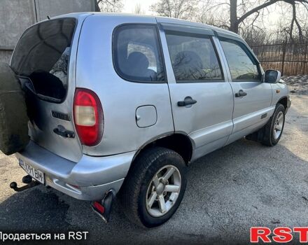 Серый Шевроле Нива, объемом двигателя 1.7 л и пробегом 250 тыс. км за 2400 $, фото 4 на Automoto.ua
