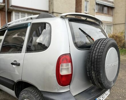 Серый Шевроле Нива, объемом двигателя 0 л и пробегом 223 тыс. км за 3900 $, фото 2 на Automoto.ua