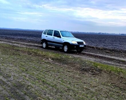 Сірий Шевроле Нива, об'ємом двигуна 1.7 л та пробігом 320 тис. км за 3300 $, фото 2 на Automoto.ua