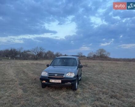 Серый Шевроле Нива, объемом двигателя 1.7 л и пробегом 144 тыс. км за 3400 $, фото 2 на Automoto.ua