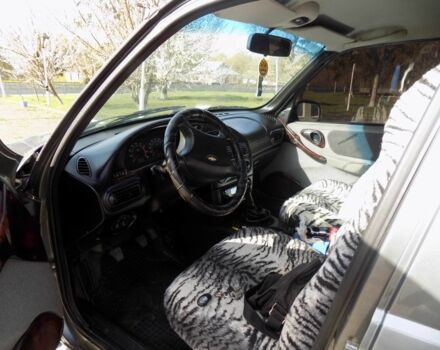 Сірий Шевроле Нива, об'ємом двигуна 1.7 л та пробігом 200 тис. км за 4600 $, фото 6 на Automoto.ua