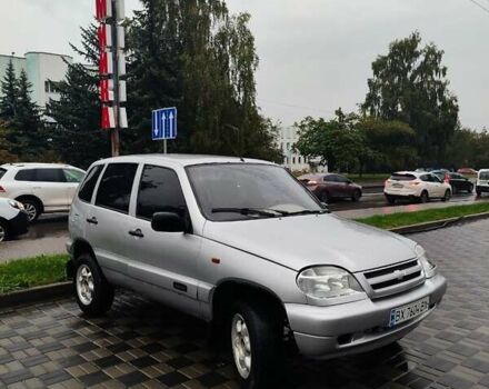 Серый Шевроле Нива, объемом двигателя 1.7 л и пробегом 250 тыс. км за 3000 $, фото 1 на Automoto.ua