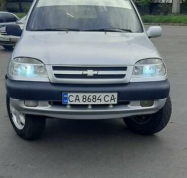 Сірий Шевроле Нива, об'ємом двигуна 1.69 л та пробігом 257 тис. км за 4300 $, фото 1 на Automoto.ua