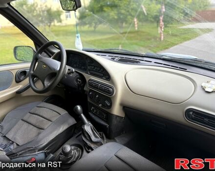 Серый Шевроле Нива, объемом двигателя 1.7 л и пробегом 125 тыс. км за 3350 $, фото 5 на Automoto.ua