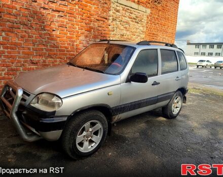 Сірий Шевроле Нива, об'ємом двигуна 1.7 л та пробігом 250 тис. км за 5000 $, фото 1 на Automoto.ua