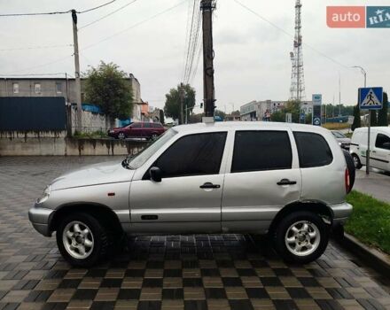 Серый Шевроле Нива, объемом двигателя 1.7 л и пробегом 250 тыс. км за 3000 $, фото 4 на Automoto.ua