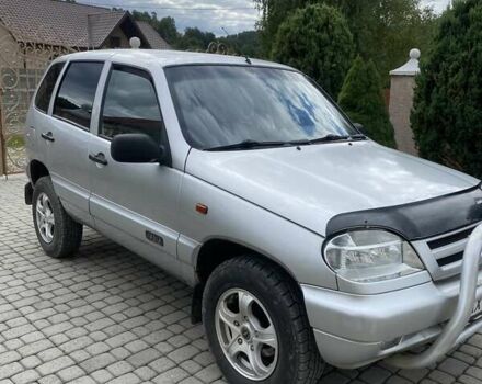 Серый Шевроле Нива, объемом двигателя 1.7 л и пробегом 190 тыс. км за 3850 $, фото 1 на Automoto.ua