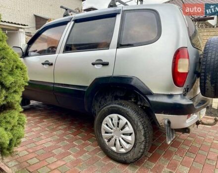 Сірий Шевроле Нива, об'ємом двигуна 1.7 л та пробігом 190 тис. км за 2700 $, фото 9 на Automoto.ua