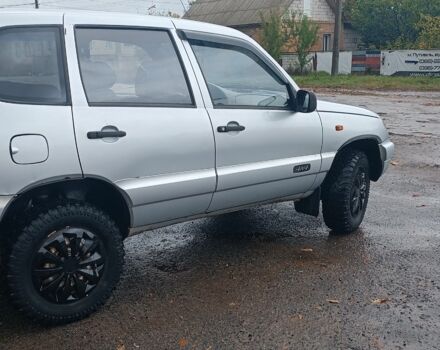 Шевроле Нива 2005 у Путивле на Automoto.ua Сірий Шевроле Нива, об'ємом двигуна 1.7 л та пробігом 74 тис. км за 3000 $, фото 2 на Automoto.ua