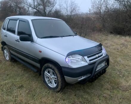 Серый Шевроле Нива, объемом двигателя 1.7 л и пробегом 180 тыс. км за 3600 $, фото 3 на Automoto.ua
