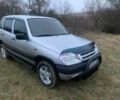 Серый Шевроле Нива, объемом двигателя 1.7 л и пробегом 180 тыс. км за 3600 $, фото 3 на Automoto.ua