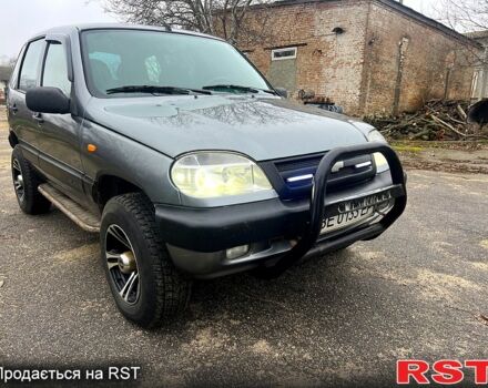 Серый Шевроле Нива, объемом двигателя 1.7 л и пробегом 195 тыс. км за 3300 $, фото 3 на Automoto.ua