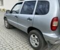 Серый Шевроле Нива, объемом двигателя 1.7 л и пробегом 190 тыс. км за 3850 $, фото 5 на Automoto.ua