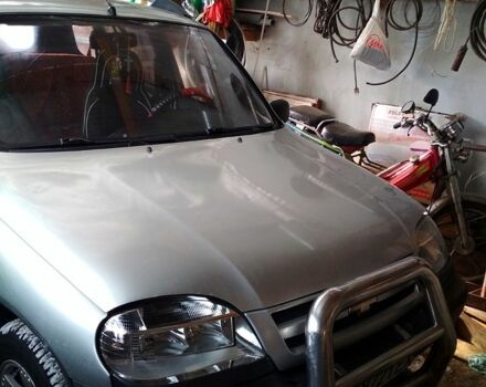 Сірий Шевроле Нива, об'ємом двигуна 1.7 л та пробігом 250 тис. км за 5000 $, фото 3 на Automoto.ua