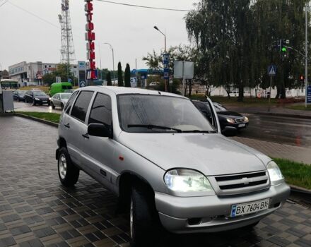 Серый Шевроле Нива, объемом двигателя 1.7 л и пробегом 250 тыс. км за 3300 $, фото 5 на Automoto.ua