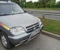 Серый Шевроле Нива, объемом двигателя 1.69 л и пробегом 135 тыс. км за 3800 $, фото 1 на Automoto.ua