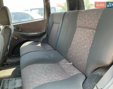 Серый Шевроле Нива, объемом двигателя 1.7 л и пробегом 228 тыс. км за 3900 $, фото 9 на Automoto.ua