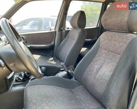 Серый Шевроле Нива, объемом двигателя 1.7 л и пробегом 228 тыс. км за 3900 $, фото 8 на Automoto.ua