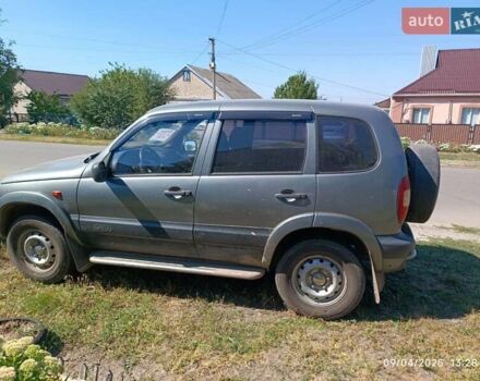 Сірий Шевроле Нива, об'ємом двигуна 1.69 л та пробігом 284 тис. км за 4700 $, фото 1 на Automoto.ua