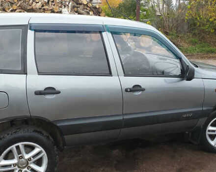 Шевроле Нива 2006 в Кролевце на Automoto.ua Серый Шевроле Нива, объемом двигателя 1.7 л и пробегом 154 тыс. км за 5200 $, фото 3 на Automoto.ua