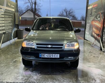 Шевроле Нива 2006 у Миколаєві на Automoto.ua Сірий Шевроле Нива, об'ємом двигуна 1.7 л та пробігом 190 тис. км за 2866 $, фото 1 на Automoto.ua