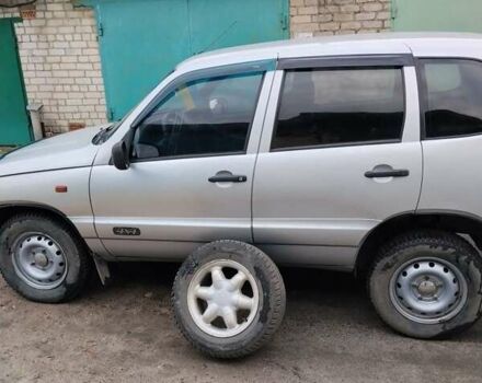 Сірий Шевроле Нива, об'ємом двигуна 1.7 л та пробігом 158 тис. км за 4200 $, фото 2 на Automoto.ua