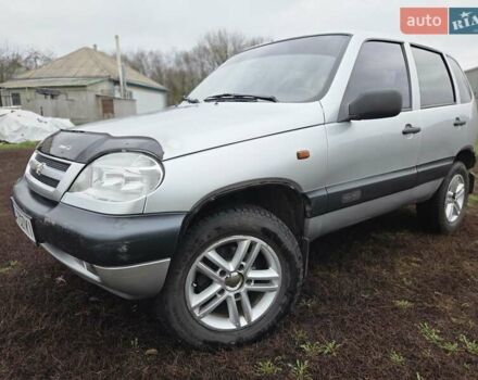Сірий Шевроле Нива, об'ємом двигуна 1.7 л та пробігом 173 тис. км за 4200 $, фото 3 на Automoto.ua